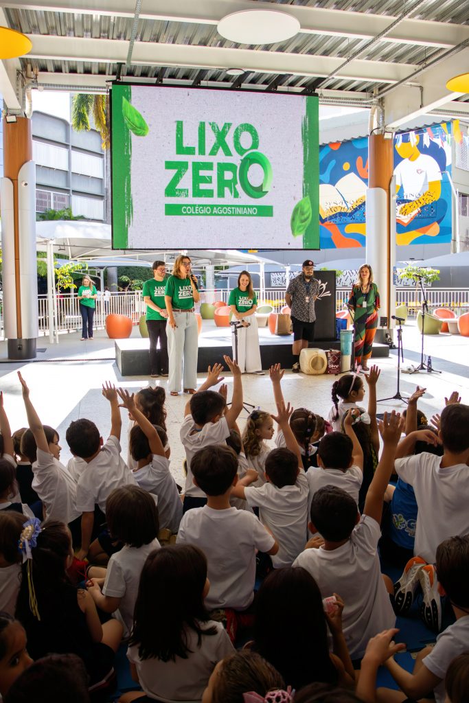Cerimônia de assinatura do compromisso Lixo Zero no Colégio Agostiniano NSF.